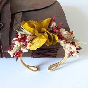 Handmade bridal bracelet in dried flowers & stabilized flowers, Dahlia
