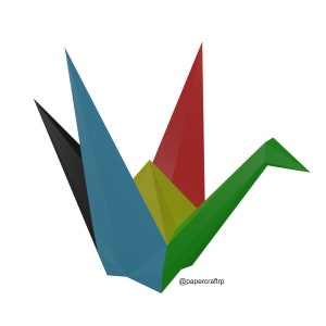 以下が含まれることがあります： 黒、青、緑、黄、赤の紙でできたカラフルな折り紙の鶴。鶴の頭は右に曲がっている。折り紙の鶴は白い背景の上に置かれている。画像の下部に「@papercraftp」というテキストがある。
