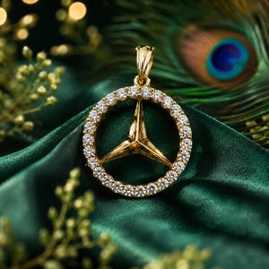 Mercedes Benz Anhänger Halskette, 14k Gold Luxus Auto Logo Anhänger, Moissanite runder Rad Charme, Auto Enthusiasten Geschenk, Geschenk für ihn sie