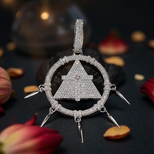 Pingente personalizado em formato de roda piramidal, joia hip hop cravejada com moissanita VVS, medalhão circular com spikes, joia brilhante em prata de lei 925 para homens.