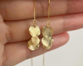 Pendientes de disco de oro cepillado, pendientes circulares colgantes hechos a mano, delicados pendientes circulares de hilo, pendientes derretidos