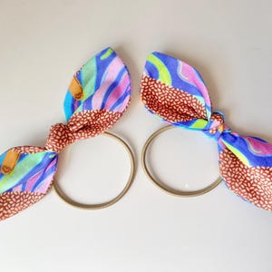 Hasenschleifen-Retro-Eisdruck. 2er Pack | 2er Set. Haarschleifen. Haargummis. Bow elastischen Haar