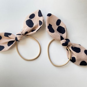 Hase Schleifen-Tierdruck. 2er-Pack | Zweier Set. Haarschleifen. Haargummis. Bow elastische Haare