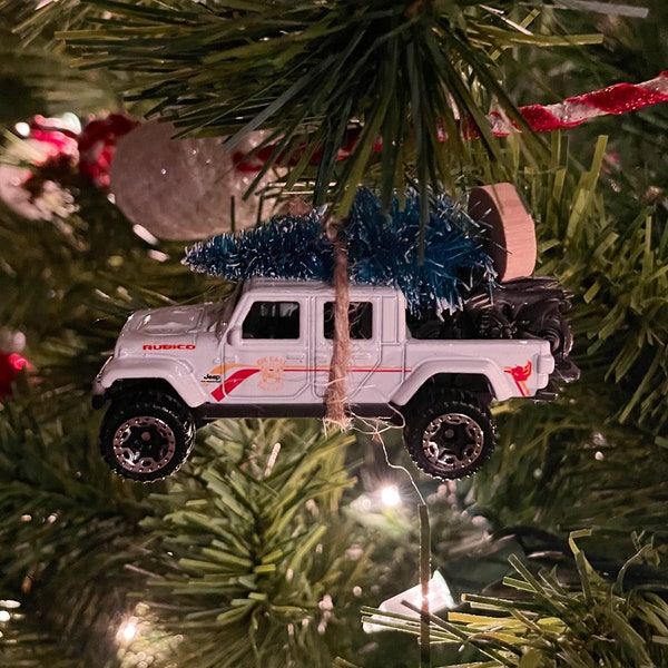 2020 Jeep Gladiator Rubicon White Carrying Christmas Tree Christmas Ornament Hot Wheel