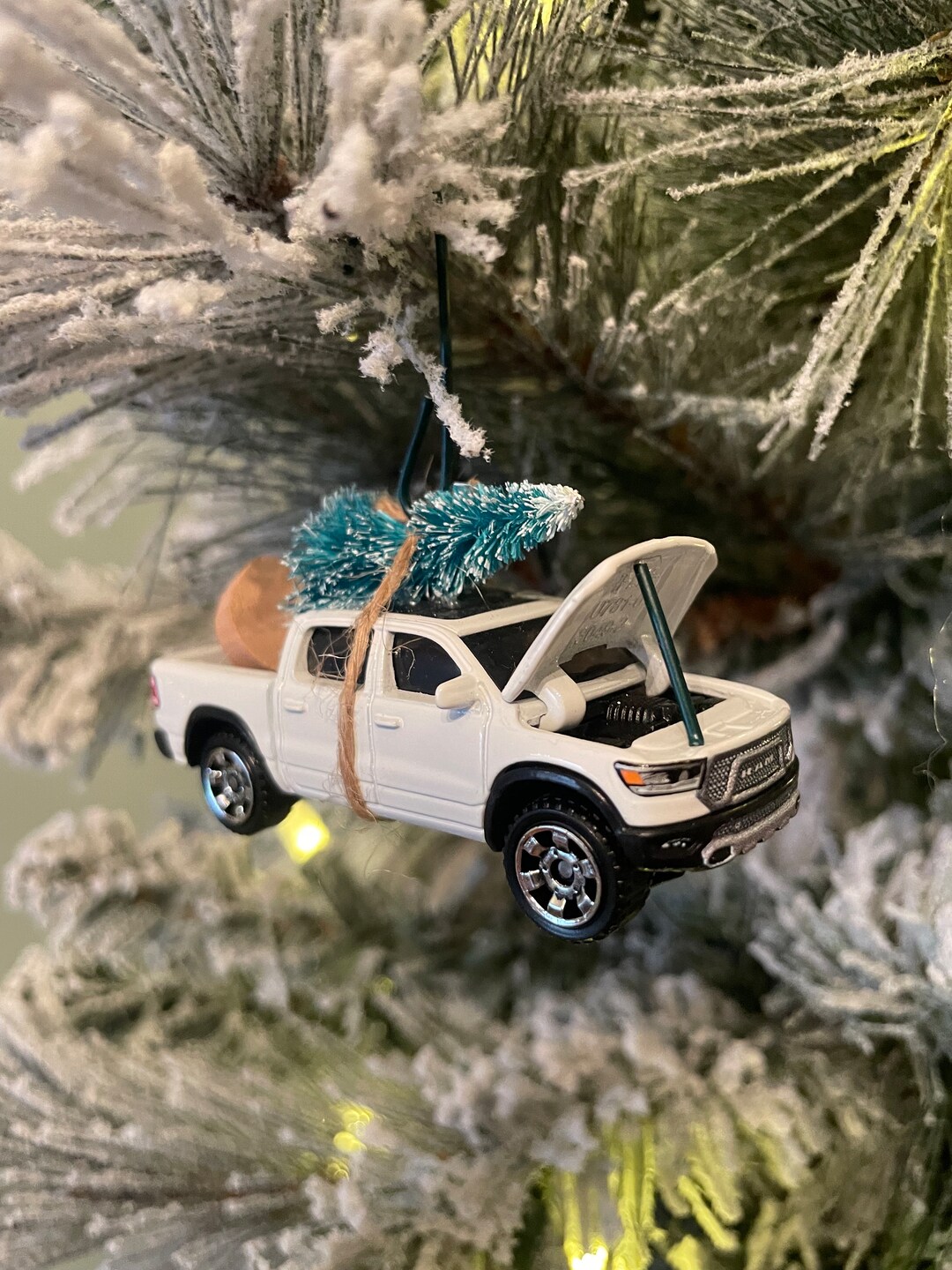 Dodge RAM Moving Parts Open Hood White Carrying Christmas Tree Hot ...