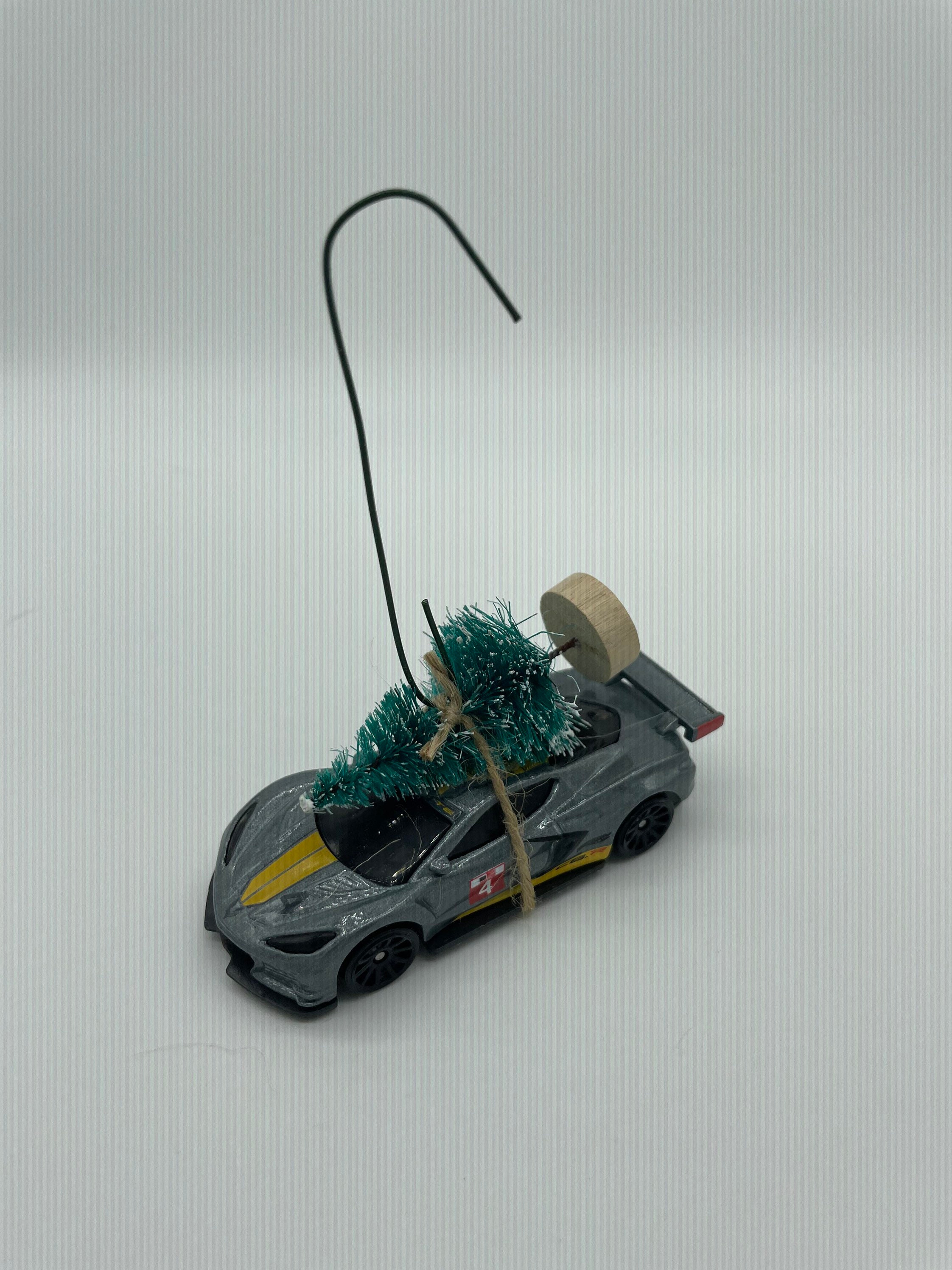 Corvette Le Mans C8 Silver / Yellow Race Carrying Christmas Tree Christmas Ornament Hot Wheel Gift for Dad / Son | Chevy | Chevrolet