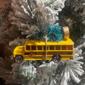 Schulbus TransCorp mit Weihnachtsbaum-Weihnachtsverzierung Hot Wheel Geschenk für Papa / Sohn-Spaß-Geschenk-Idee-Fahrer