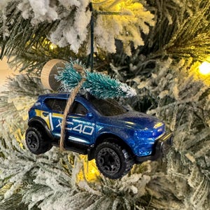 ボルボ XC40 リチャージ ブルー キャリー クリスマスツリー クリスマスオーナメント ホットホイール お父さん/息子へのギフト 楽しいギフトアイデア ドライバー