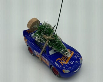 Cars Lightning Mcqueen Fabolous Lightning McQueen Carrying Christmas Tree Christmas Ornament Hot Wheel 1:55 Scale