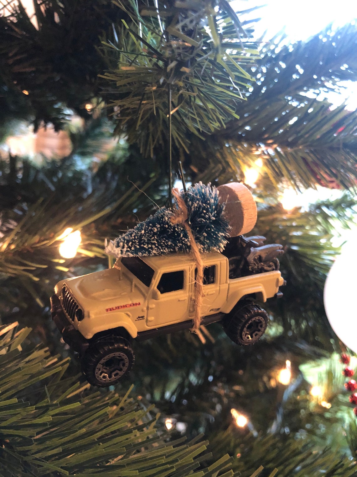 2020 Jeep Gladiator Rubicon Carrying Christmas Tree Christmas Etsy