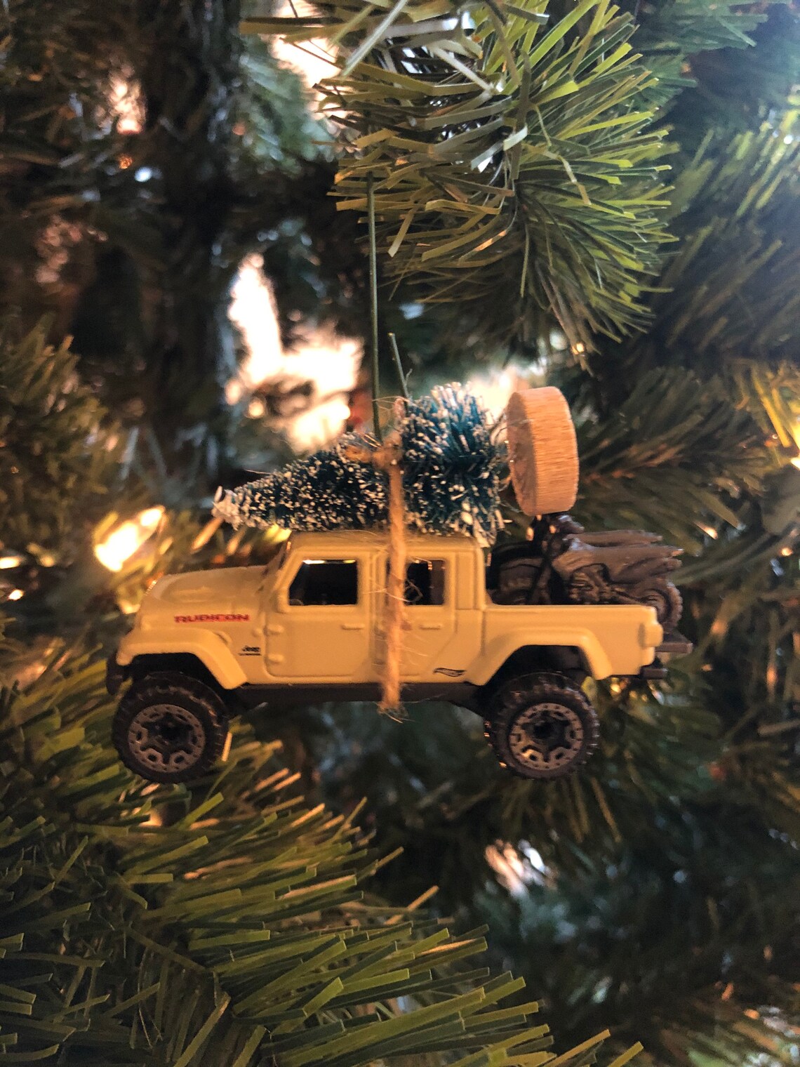 2020 Jeep Gladiator Rubicon Carrying Christmas Tree Christmas Etsy