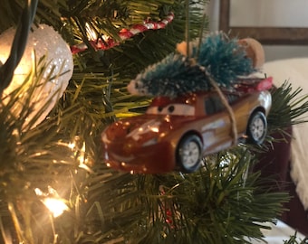 Cars Lightning Mcqueen RS Next Gen Carrying Christmas Tree Christmas Ornament Hot Wheel 1:55 Scale