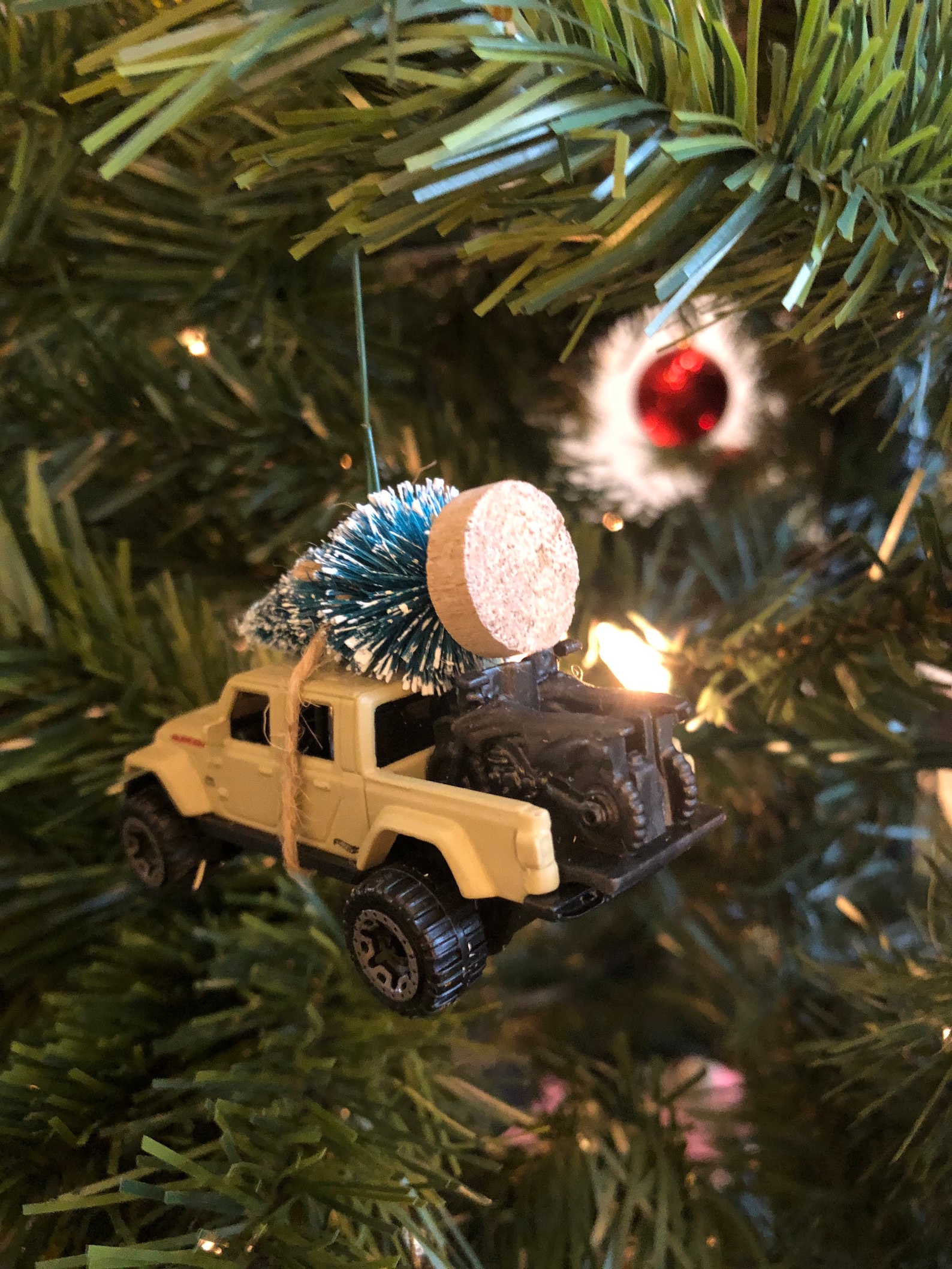 2020 Jeep Gladiator Rubicon Carrying Christmas Tree Christmas Etsy