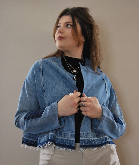 Short top collarless jacket