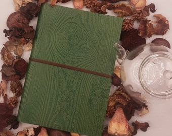 Hand-printed leather sketchbook cm 21 x cm 14.5, Green, Wood pattern