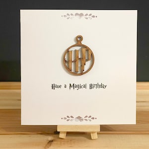 Magnifique carte de joyeux anniversaire, carte de fan Harry Potter en bois (avec portefeuille/mini enveloppe à l'intérieur pour les cartes-cadeaux), KS Arts & Cards, Kasia