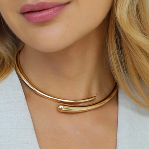 Collar con puños dorados, gargantilla de curva abierta, joyería moderna y llamativa para mujer, regalo perfecto para ella.