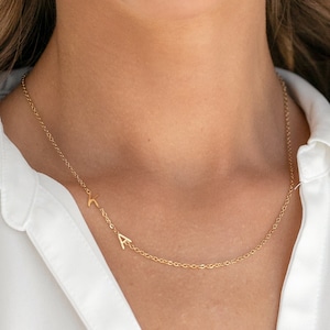 Collar con inicial de oro, collar con inicial de lado, collar con letras personalizadas, joyas personalizadas, regalo para ella, regalos para madres