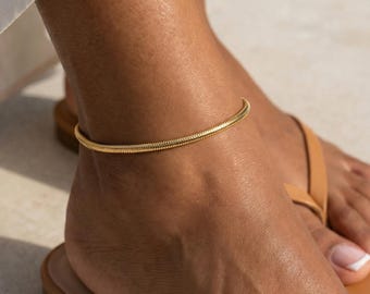 Delicata cavigliera a spina di pesce in oro, bracciale alla caviglia con catena piatta a serpente, cavigliera minimalista da indossare a strati, gioielli per il corpo, regalo perfetto per lei