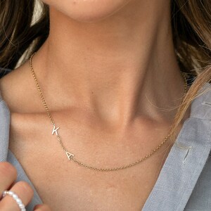 Collar de oro con inicial personalizada, collar con letra monograma personalizada, joyería minimalista hecha a mano, el mejor regalo para ella, regalo para madre