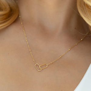 Delicate Interlocking Circle Necklace, Double Linked Gold Necklace, Eternity Pendant Minimalist Jewelry, Perfect Gift for Her