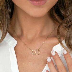 Double Circle Linked Necklace, Gold Choker Interlocking Necklace, Minimalist Charm, Dainty Necklace, Everyday Jewelry, Mom Gift for her