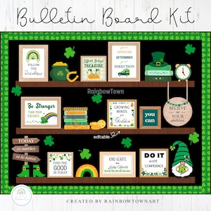 Puede incluir: Un kit de tablón de anuncios con fondo negro y borde verde. El kit incluye citas motivacionales enmarcadas, tréboles, un sombrero de duende, un pote de oro y un arcoíris. El texto incluye "Follow the Rainbow" y "Do it with Confidence."
