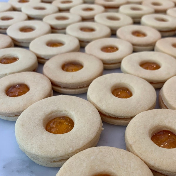 Sablés - Apricot Jam Shortbread Cookie. Desserts for Showers, Favors, & Weddings.