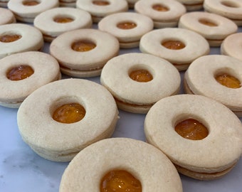 Sablés - Galleta de mantequilla de mermelada de fresa. Postres para despedidas, obsequios y bodas.