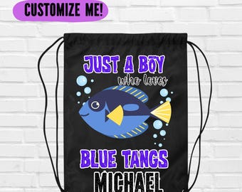 Solo un niño que ama a los peces cirujano azules. Bolsa con cordón para la escuela, bolsa deportiva para niños que aman los peces.