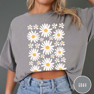Oversized Abstract Daisy Shirt for Women, Women's Wildflowers Shirt, Pressed Flowers TShirt, Baggy TShirt, Boho Shirt, Loose FItting