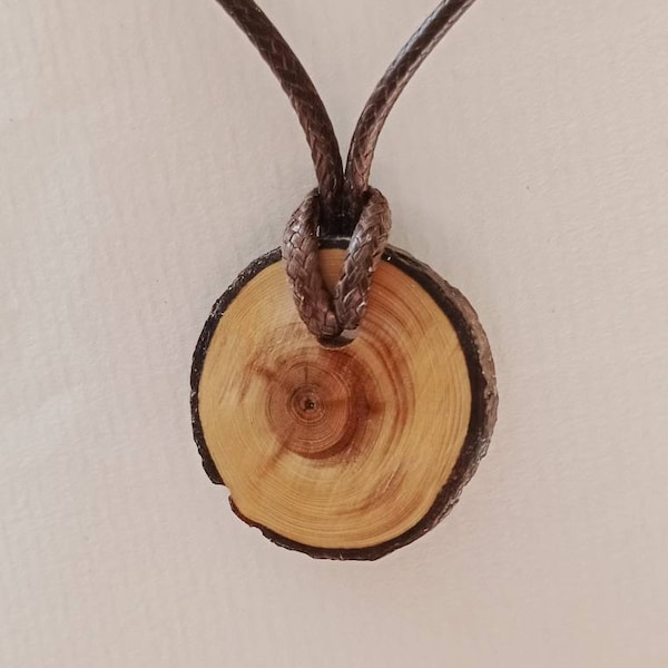 Collier en bois naturel de pendentif de tranche d’if