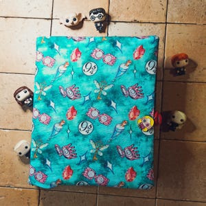 Capa de tecido dupla face costurada à mão, com fichário, inspirada em Harry Potter, um refúgio encantado para seus pensamentos.