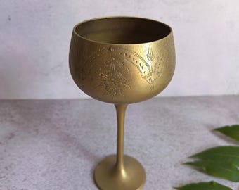 Copa/cáliz de vino de latón antiguo grabado a mano