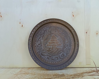 Prato de parede vintage do Oriente Médio, em latão islâmico, com gravura feita à mão, 26 cm