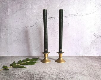 Coppia di portacandele affusolati in ottone stile Mid-Century Modern / Mini a basso profilo