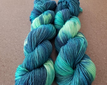 Alaskan Forest - Handgefärbtes buntes Garn - Superwash Merinowolle / Nylon-Mischung - Fingering / Sockengewicht