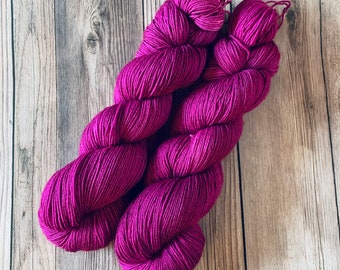 Helen of Troy - Handgefärbtes buntes Garn - Superwash Merinowolle / Nylon-Mischung - Fingering / Sockengewicht
