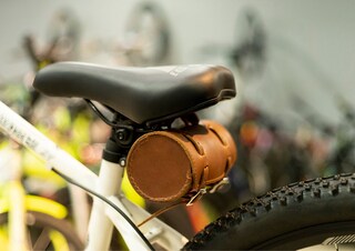 Borsa Da Sella In Ecopelle Per Bicicletta, Stile Retrò, Colore Marrone, Cilindrica 19x11 Cm, Con Fibbia In Metallo
