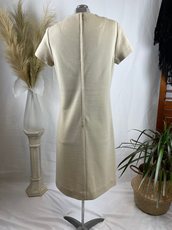 1960s Short Sleeve Taupe Shift Dress - image 6