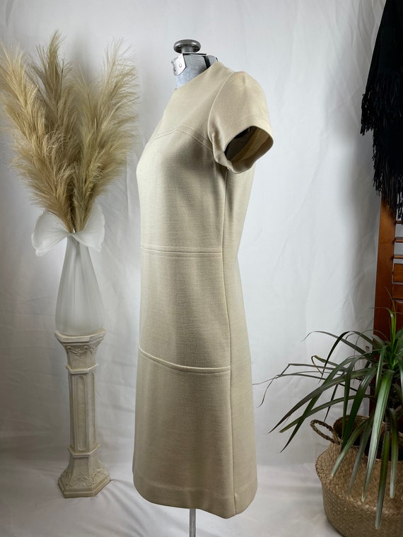 1960s Short Sleeve Taupe Shift Dress - image 3