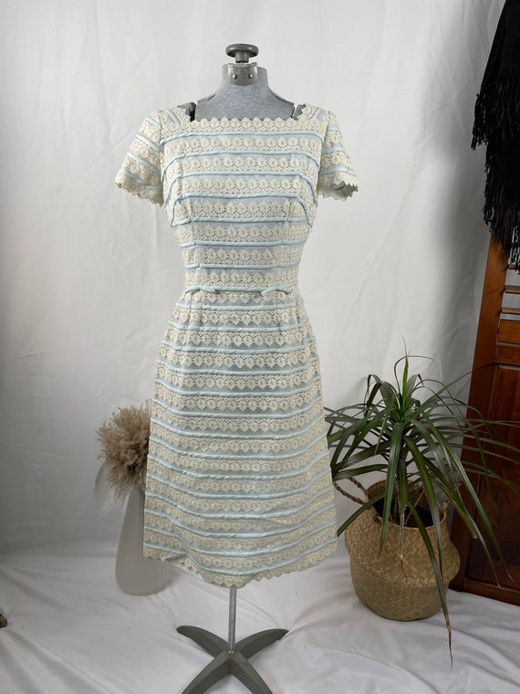 1950s wiggle dress, Blue and white, size 10 - image 4