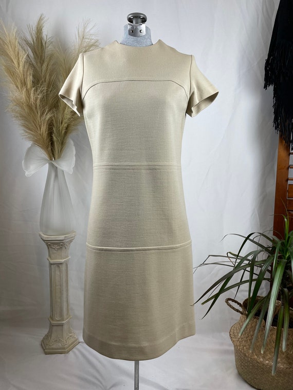 1960s Short Sleeve Taupe Shift Dress - image 5