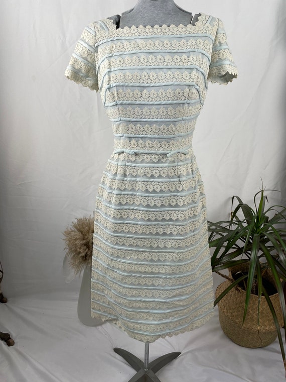 1950s wiggle dress, Blue and white, size 10 - image 7