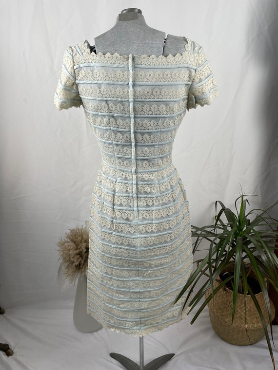 1950s wiggle dress, Blue and white, size 10 - image 5