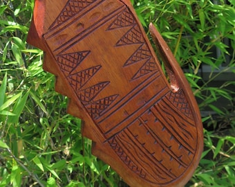 Decoración de pared hawaiana hecha a mano, madera maciza, diseño tribal polinesio grabado, paleta