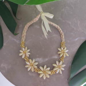 Hawaiian Jewelry Green Sigay (Cowry) Shell w/ Yellow Mongo Raffia Necklace