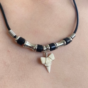 Hawaiian Design Jewelry Necklace 3/4&quot; Mako Shark Teeth w/ 18&quot; Black Beads Cord Necklace