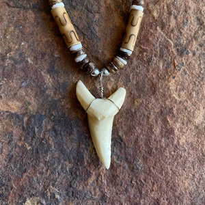 Hawaiian Design Jewelry Bone Powder Shark Tooth w/ 18&quot; Coconut & Wood Beads Necklace