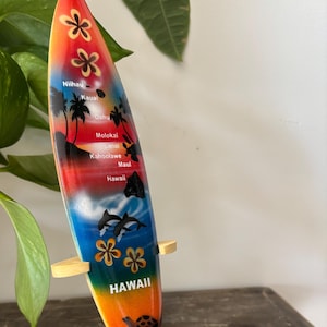 Hawaiianisches handgemachtes 8 "geschnitztes Holzsurfbrett mit Ausstellungsstand Airbrushed Islands Map Dolphin